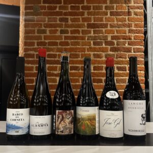 Una selección personal de Andrés y Antonio que refleja nuestra filosofía y pasión por el vino. Solo para auténticos wine lovers.