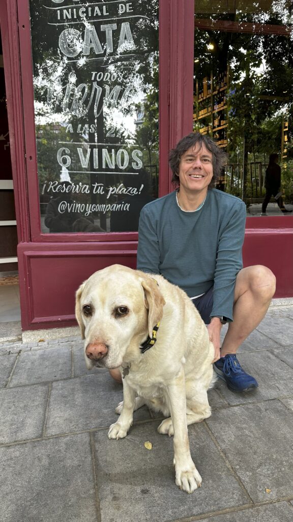 Hay vinos que son mucho más que botellas: son de cupo, buscados, escasos, incluso gentrificados. Vinos que muchos coleccionan o especulan con ellos, pero que en Vino & Compañía creemos que tienen un destino mejor: ser abiertos, compartidos y disfrutados.